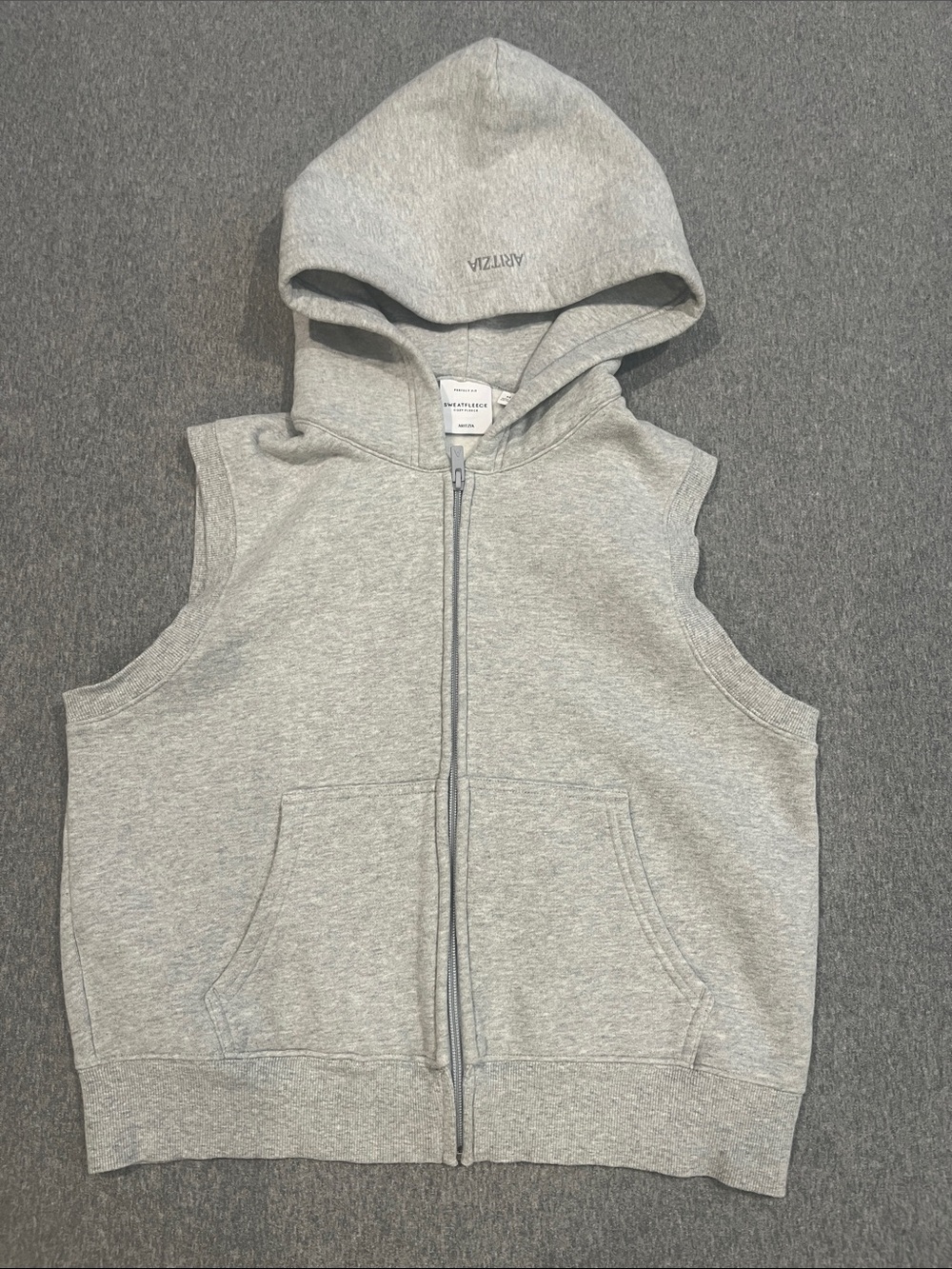 Aritzia Perfect Fit sweat fleece hooded zipped vest. Size M.